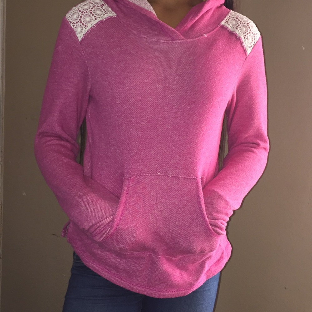 2 Sweaters - Picture 5 of 8